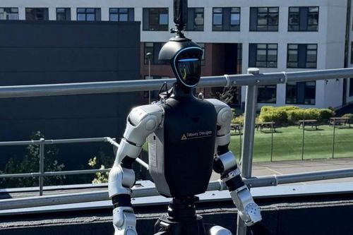Robot hình người thu thập dữ liệu và quản trị tại công trường ở Anh