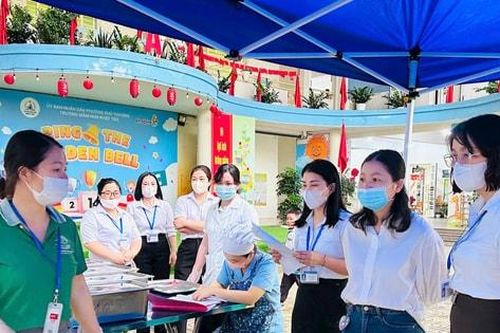 Phường Phú Thượng kiểm soát an toàn thực phẩm từ nguồn cung đến suất ăn học đường