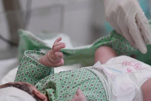 Năm 2026, phụ nữ sinh đủ 2 con trước 35 tuổi sẽ được trợ cấp 2 triệu đồng?