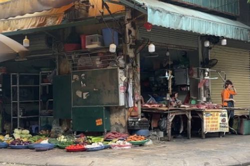 Khi mua sắm online bùng nổ, chợ truyền thống ngày càng thưa vắng khách