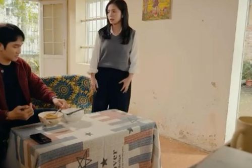 Đình Tú bắt Ngọc Huyền phải thể hiện như đang yêu nhau trong 'Ngược đường ngược nắng'