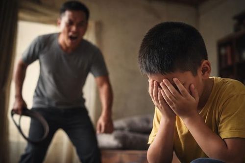 Bố nghi đánh con tử vong ở Lào Cai: Khi 'dạy con' bằng đòn roi vượt lằn ranh