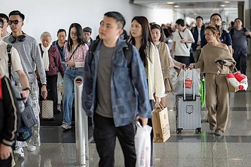 Vé máy bay dịp lễ 30/4: Đường bay du lịch 'cháy vé', giá tiếp tục leo thang
