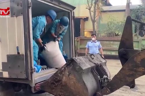 'Chặn' hơn 1 tấn lòng lợn bốc mùi trên đường tuồn ra thị trường