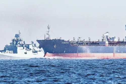 Chiến hạm Nga hộ tống tàu hàng qua eo biển Anh, thách thức sức ép từ phương Tây