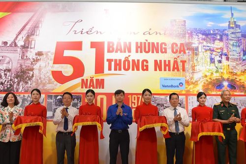 Tái hiện bản hùng ca thống nhất qua gần 90 bức ảnh tư liệu quý