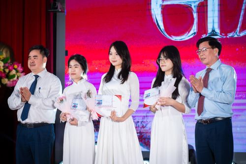 Dạ khúc của sinh viên xuất bản