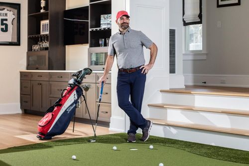 Golf tại nhà bùng nổ khi tiền thuê sân ngày càng đắt đỏ