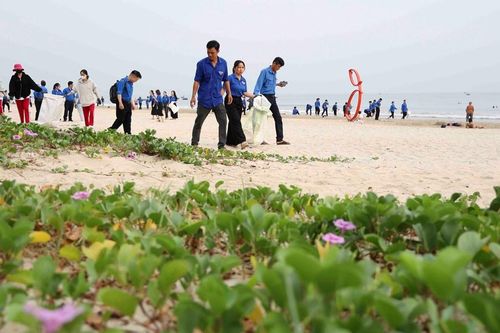 Lan tỏa thông điệp 'giữ xanh biển Đà Nẵng'