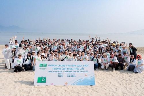 200 nhân viên UNIQLO Việt Nam chung tay làm sạch bãi biển Hà Khê