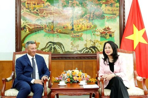 Bộ VHTTDL: Thúc đẩy hợp tác văn hóa, nghệ thuật với Nhà hát Hoàng gia Versailles