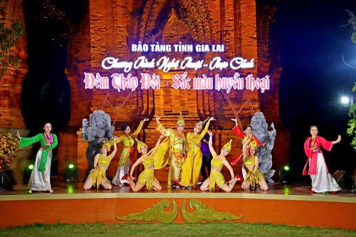 Hút khách bằng chương trình nghệ thuật thực cảnh tại di tích quốc gia Tháp Đôi