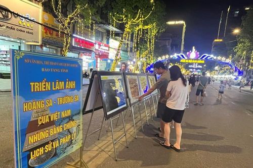 Triển lãm ảnh 'Hoàng Sa, Trường Sa của Việt Nam – Những bằng chứng lịch sử và pháp lý'