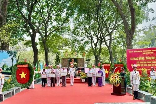 Bảo đảm chế độ, chính sách cho gia đình liệt sĩ