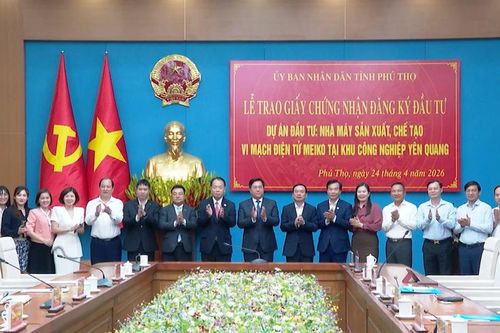 [Video] Phú Thọ: Trao Giấy chứng nhận đăng ký đầu tư dự án sản xuất, chế tạo vi mạch điện tử