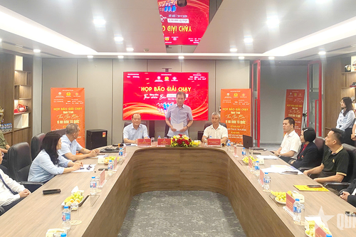 Giải chạy 'Hành trình theo chân Bác - Vì an ninh Tổ quốc' năm 2026 diễn ra tại Nghệ An