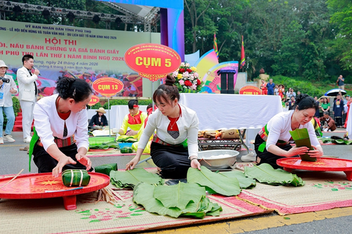 Giỗ Tổ Hùng Vương 2026: Sôi nổi hội thi gói bánh chưng, giã bánh giầy