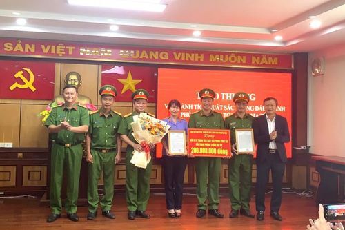 Khen thưởng đột xuất các đơn vị phá đường dây vận chuyển hơn 19kg ma túy