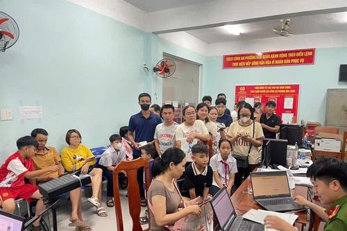 Công an các phường Hòa Xuân, An Khê mở đợt cao điểm cấp căn cước, định danh mức 2 cho học sinh