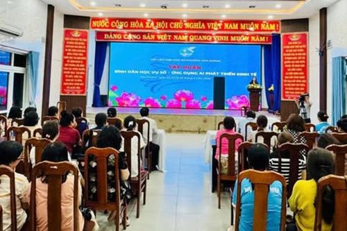 Tập huấn Bình dân học vụ số - ứng dụng ai phát triển kinh tế cho phụ nữ