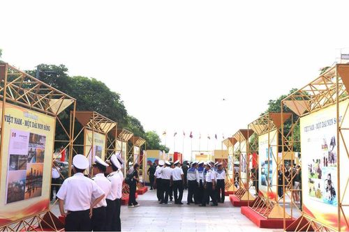 Khai mạc Triển lãm ảnh Việt Nam - Một dải non sông