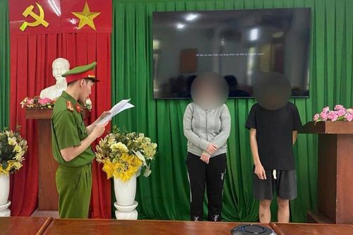 Bắt thiếu niên trộm xe máy