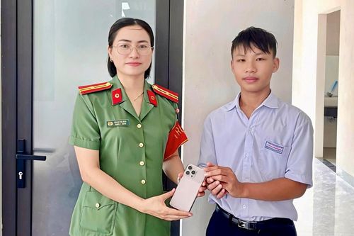 Trao trả tài sản cho người bị đánh rơi