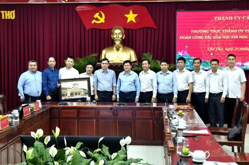 Hội Tin học TPHCM hỗ trợ Cần Thơ phát triển hạ tầng giao thông thông minh
