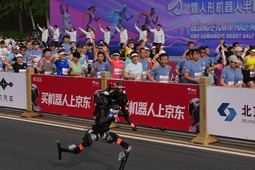 Robot Trung Quốc gây sốc khi 'vượt mặt' người thật