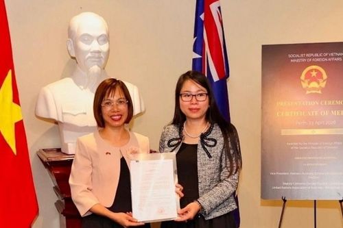 Nữ trí thức Việt tại Australia nhận Bằng khen Bộ trưởng Bộ Ngoại giao
