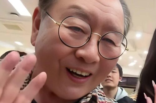 'Trư Bát Giới' Mã Đức Hoa chào khán giả Việt gây sốt