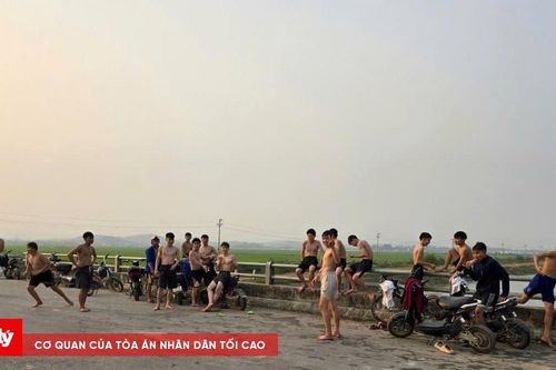 Nguy hiểm tiềm ẩn khi tắm kênh tiêu ở Nghệ An