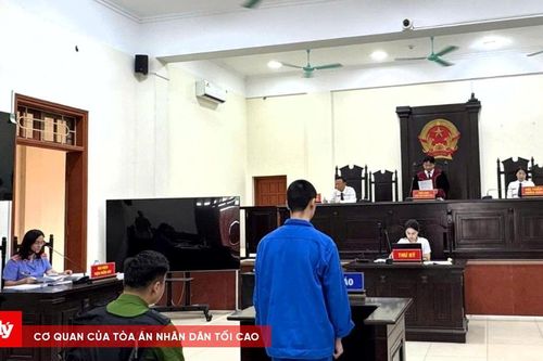 Em trai dùng kéo đâm anh ruột