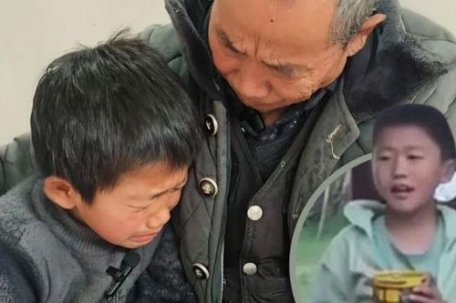Cậu bé lén mang thịt từ trường về, lý do phía sau khiến nhiều người rơi nước mắt