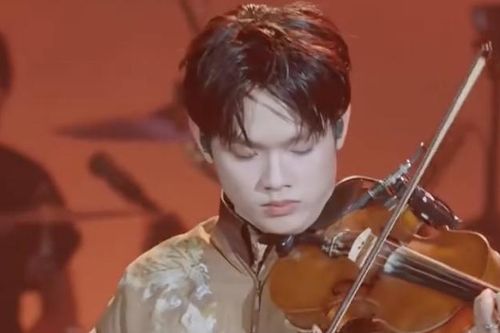 Fan phát sốt khi Bùi Trường Linh vừa hát vừa kéo violin hit quốc dân cực chất