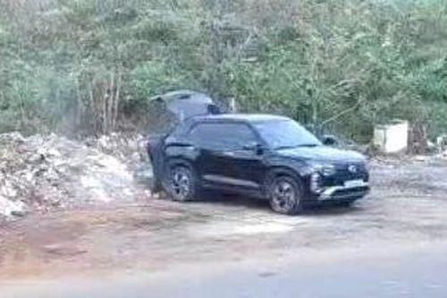Người đàn ông lái ô tô chở 5 bao rác đi đổ bừa, bị camera 'bắt quả tang'