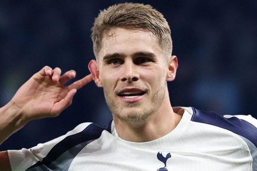 Tin tức về chuyển nhượng 24/4: MU ký Van de Ven, Barca lấy Lisandro