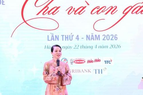 'Thời đi học, cha tôi cấm yêu tuyệt đối'