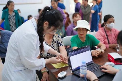 Quảng Ninh khám, cấp phát thuốc miễn phí cho người dân sinh sống ở hai xã biên giới