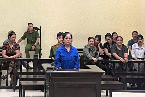 Chủ quán cà phê lĩnh 5 năm 6 tháng tù về tội Chứa mại dâm