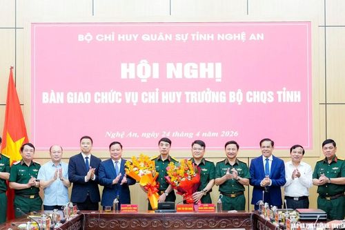 Hội nghị bàn giao chức vụ Chỉ huy trưởng Bộ Chỉ huy Quân sự tỉnh Nghệ An