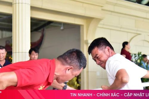 Gay cấn màn đẩy gậy tại lễ Giỗ Quốc Tổ Hùng Vương