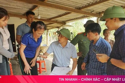 Cán bộ xã xuống tận thôn, vào tận vườn 'gỡ nút thắt' từ cơ sở