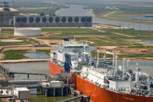 Nhập khẩu LNG của châu Âu giảm do sức hút lớn từ châu Á