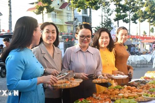 Khai mạc Tuần lễ Văn hóa-Ẩm thực 'Lan tỏa hương vị Xứ Dừa'