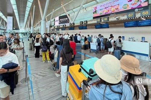 Cảng HKQT Tân Sơn Nhất khuyến cáo hành khách làm thủ tục sớm, hoặc check-in online dịp lễ 30/4 – 1/5