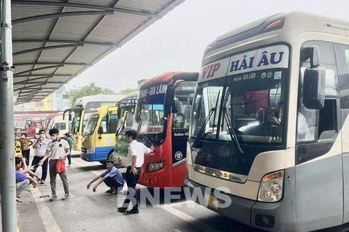 Vé máy bay, tàu xe dịp lễ 30/4 và 1/5 chặng 'nóng' khan hiếm
