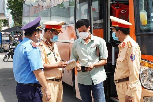 Siết 'xe dù, bến cóc' dịp lễ: Cảnh sát giao thông TP.HCM lên phương án xử lý 'không có vùng cấm'