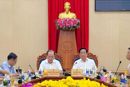 Chủ tịch UBND tỉnh An Giang Hồ Văn Mừng nghe báo cáo tiến độ dự án phục vụ Hội nghị APEC 2027