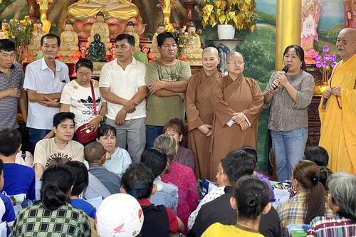 Tặng 150 phần quà cho hộ nghèo phường Tịnh Biên
